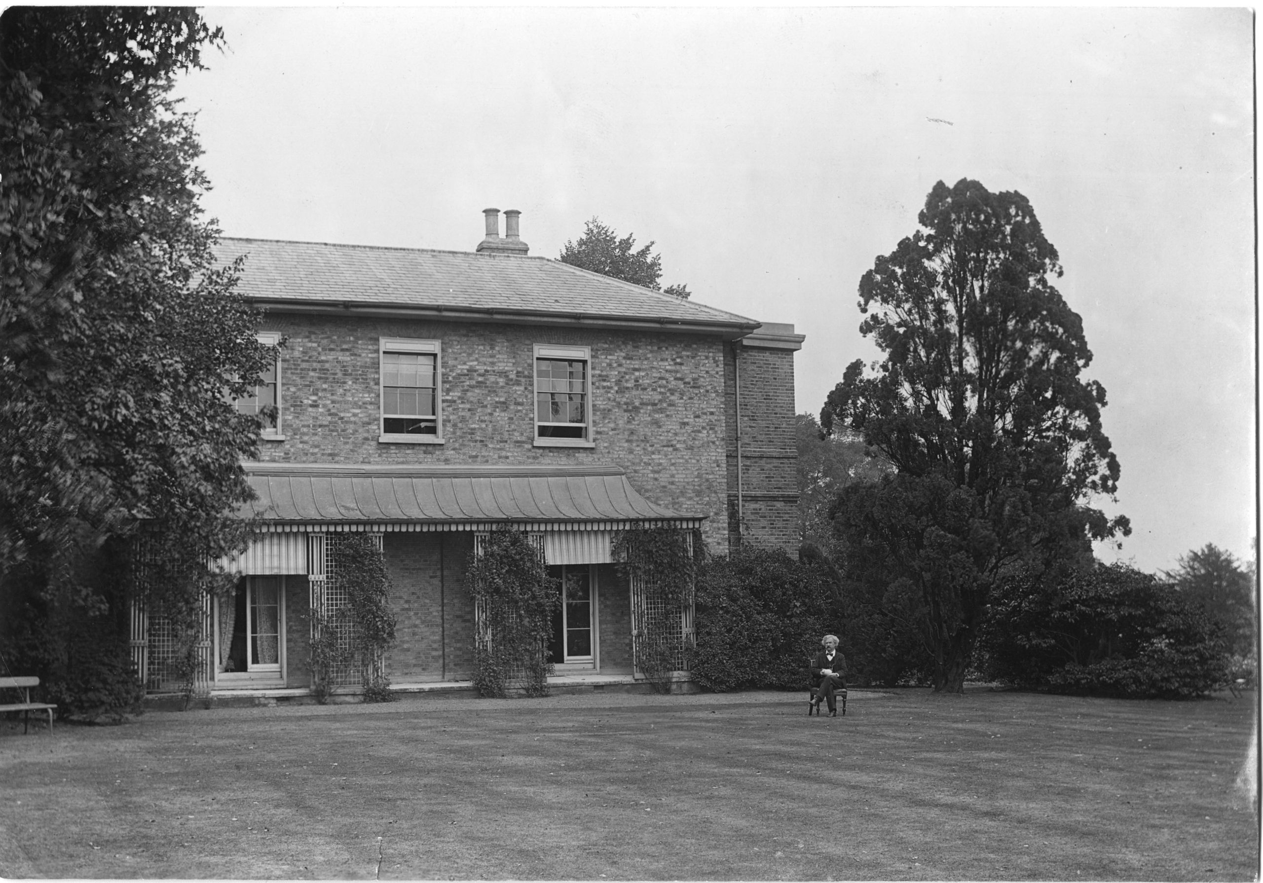004_Dollis Hill House Vintage photograph_Sam Clemens at back of house.mth